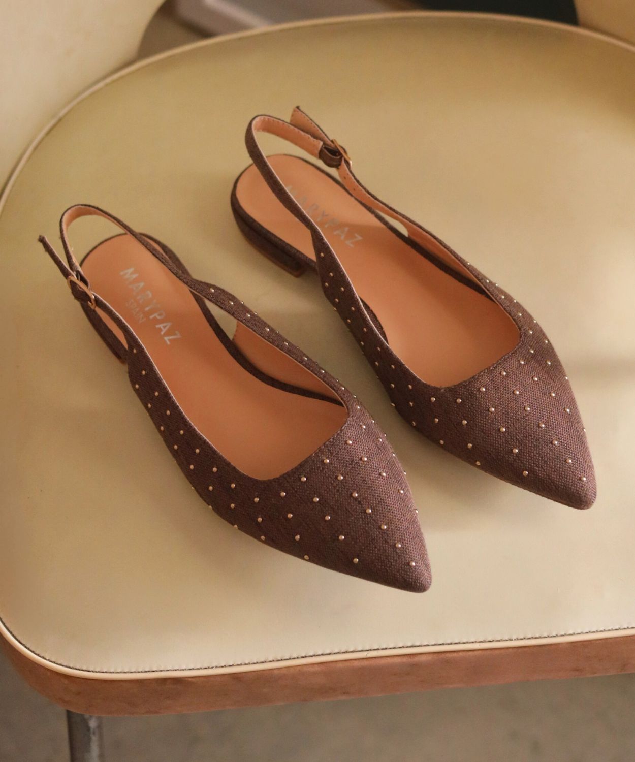 Sapato destalonado com tachas image number null